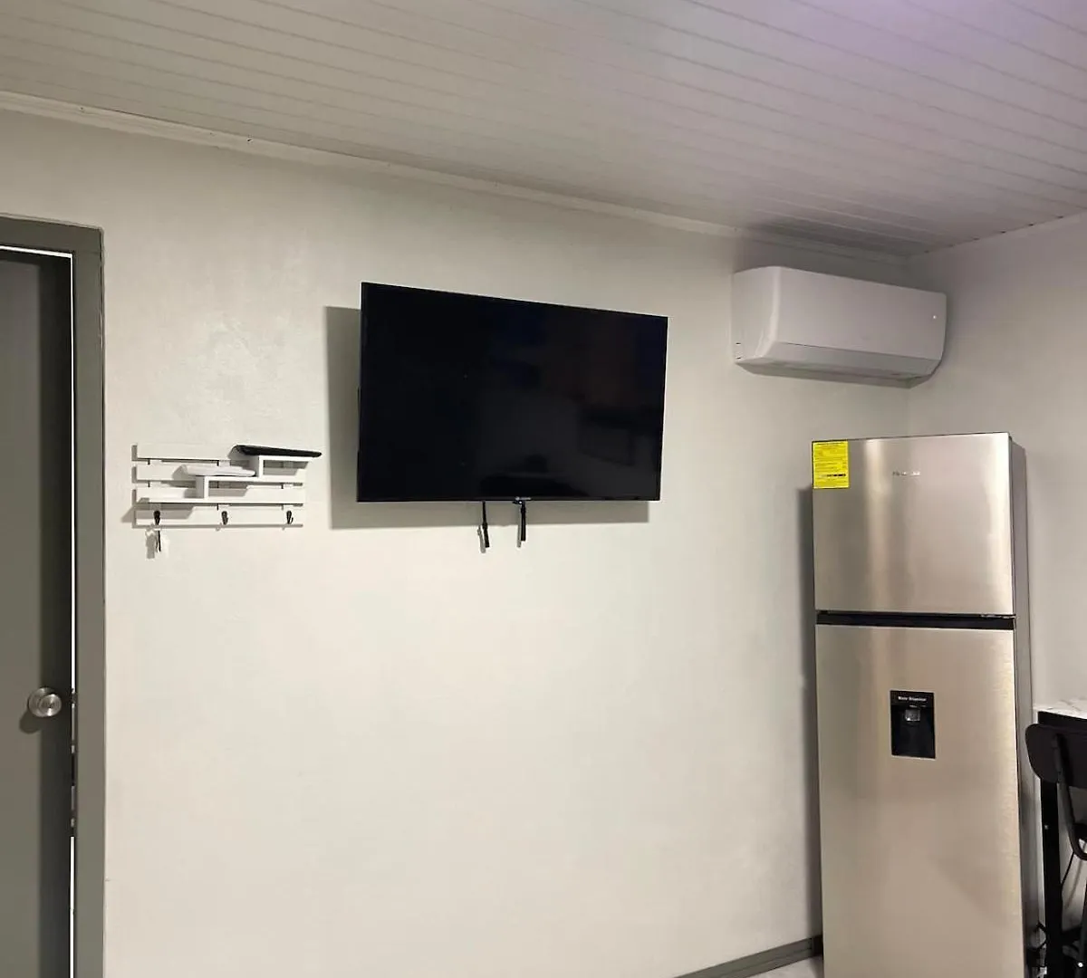 פאלם ביץ' 5 Minutes To Eagle Beach Cozy Private 1Br With Pool